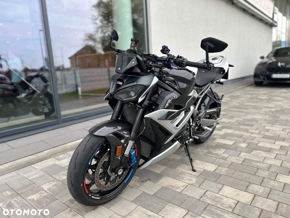 BMW S - 9
