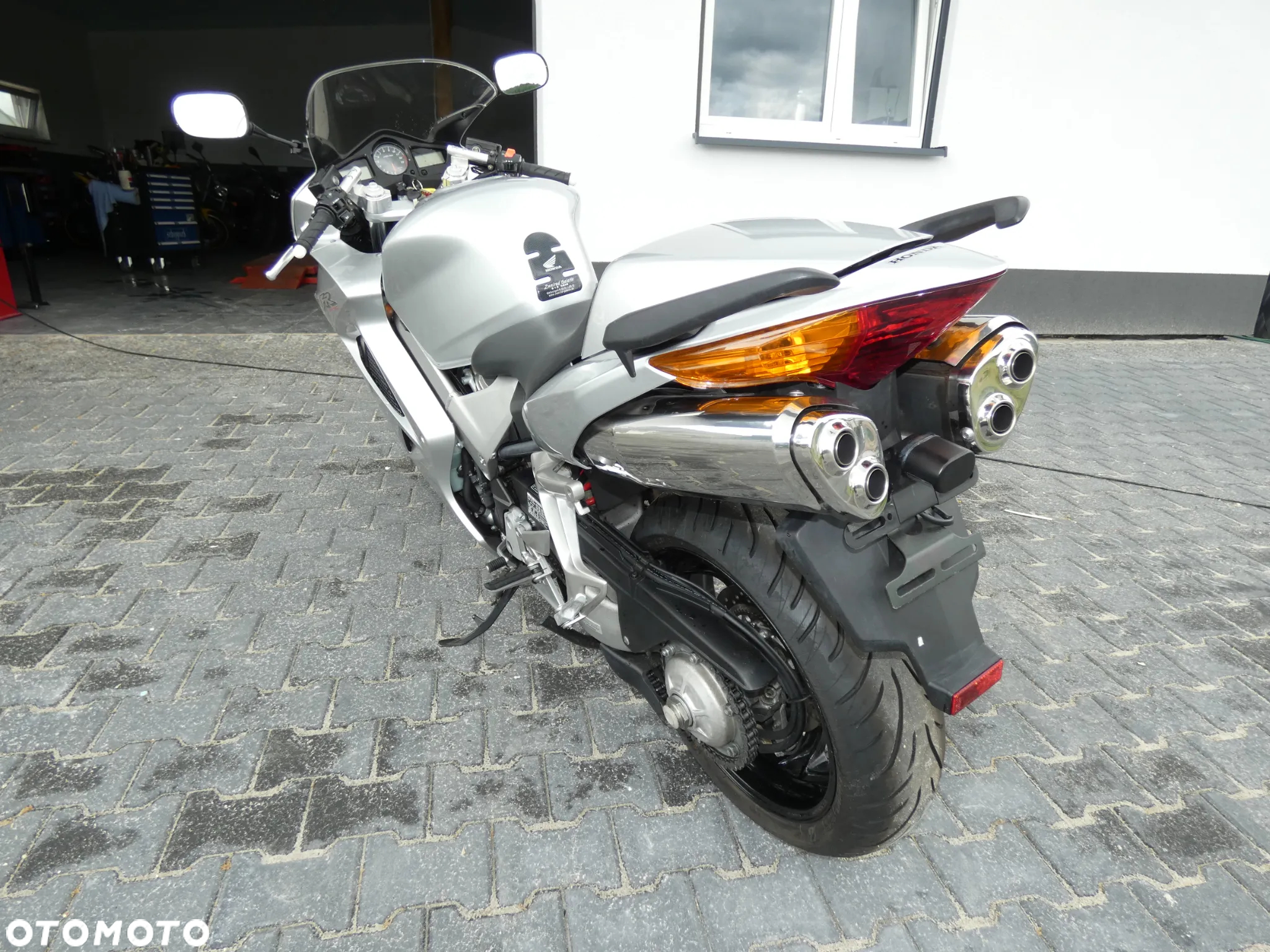 Honda VFR - 7
