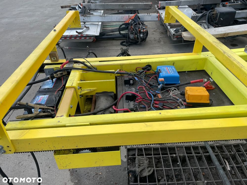 Suwnica 500kg 12V - 4
