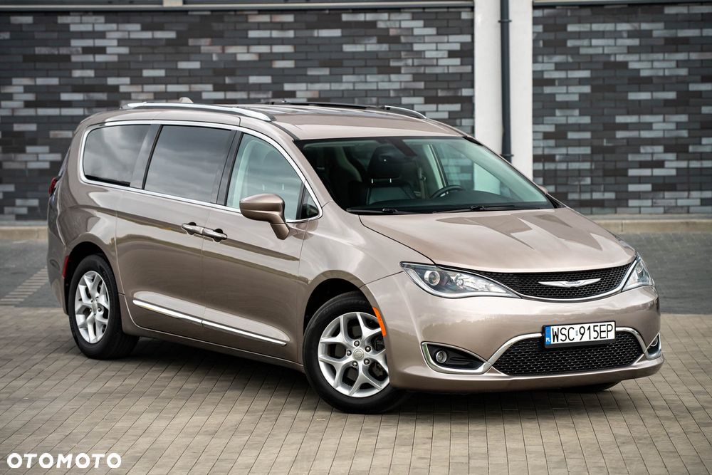 Chrysler Pacifica - 3