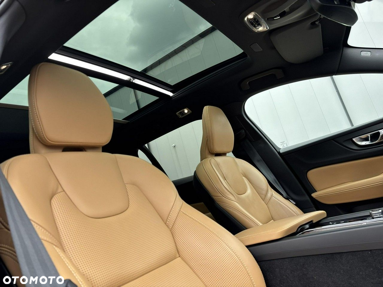 Volvo V60 Cross Country - 21