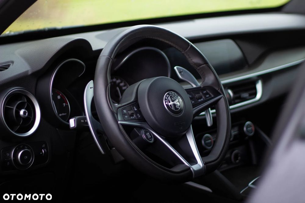 Alfa Romeo Stelvio - 8