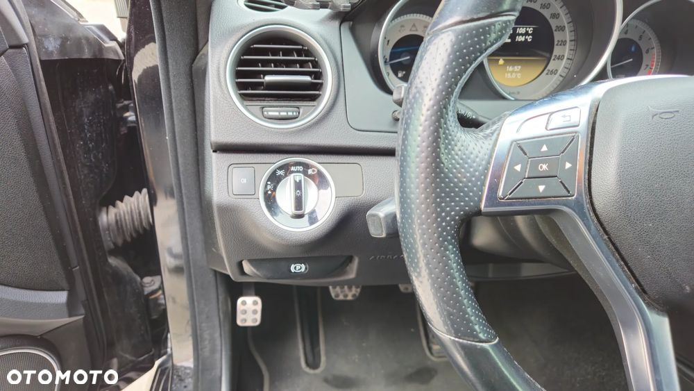 Mercedes-Benz Klasa C 200 CGI BlueEff Avantgarde - 22