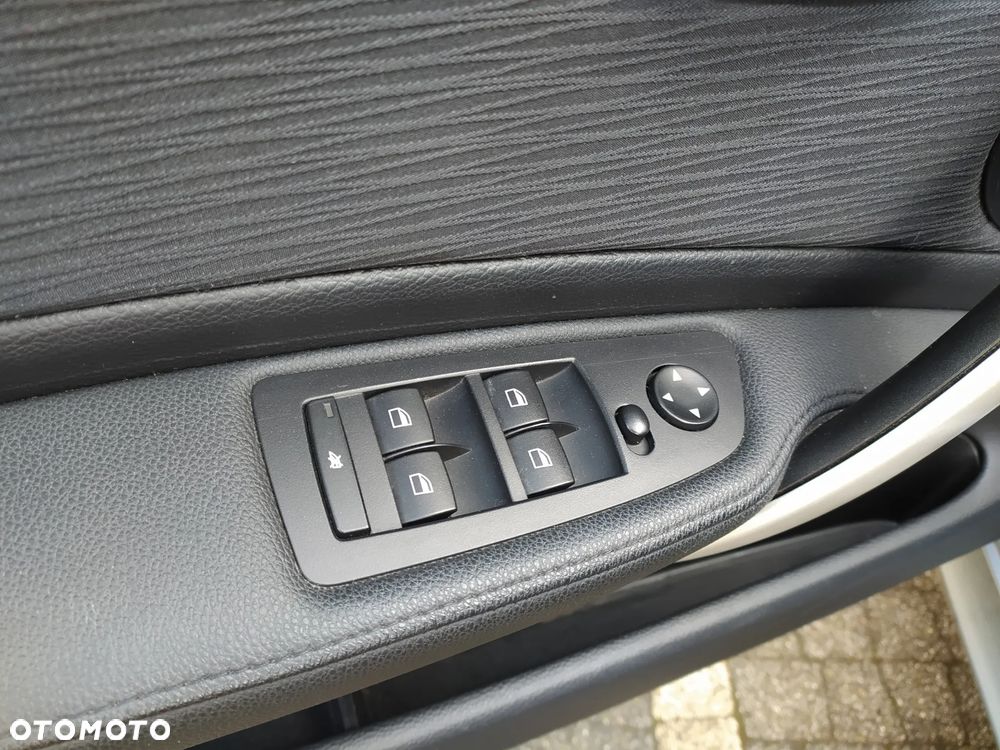 BMW Seria 1 116i Edition Sport - 24