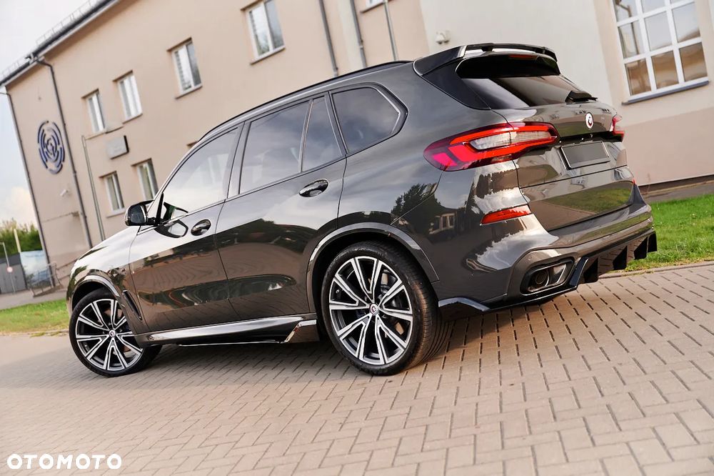 BMW X5 M M50i - 24