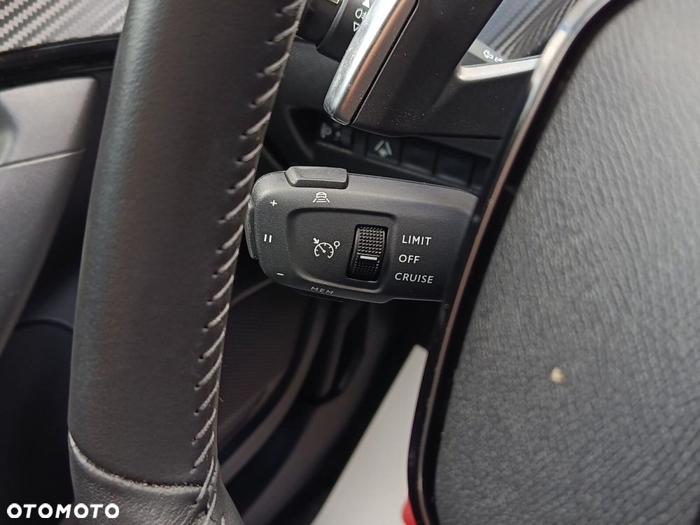 Peugeot 2008 1.2 PureTech Allure S&S EAT8 - 32