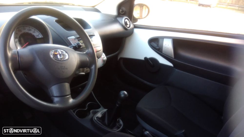 Toyota Aygo 1.0 - 11