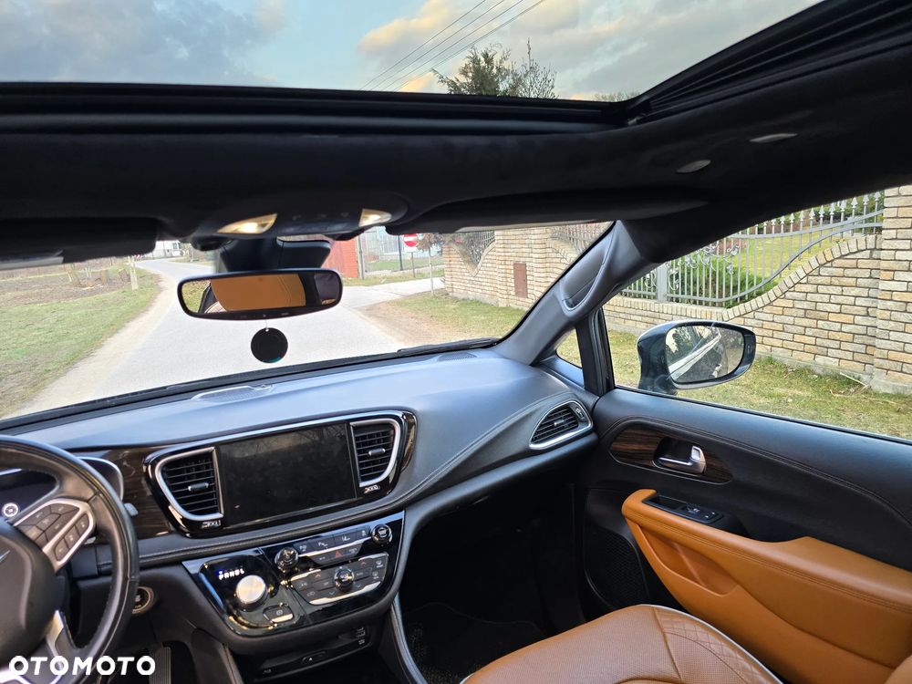 Chrysler Pacifica - 16