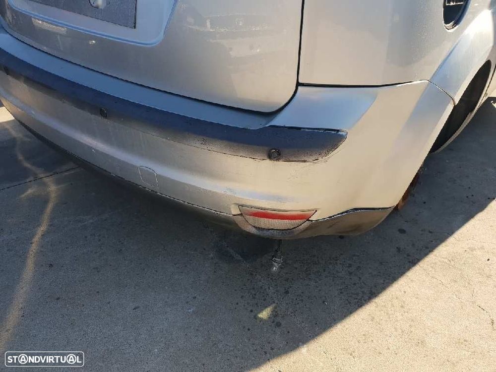 PARA-CHOQUES TRASEIRO FORD FOCUS II 2004 - 3