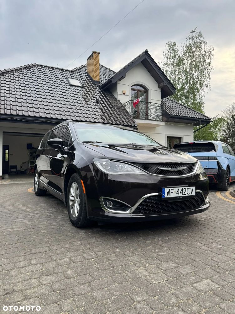 Chrysler Pacifica - 1