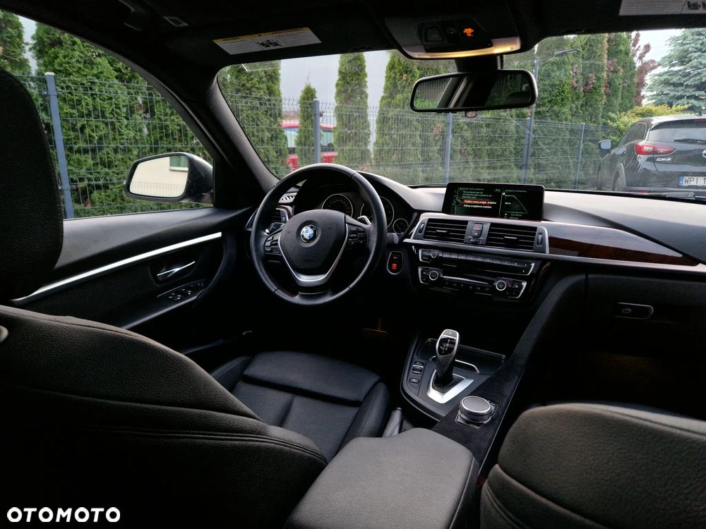 BMW Seria 3 330i xDrive - 13