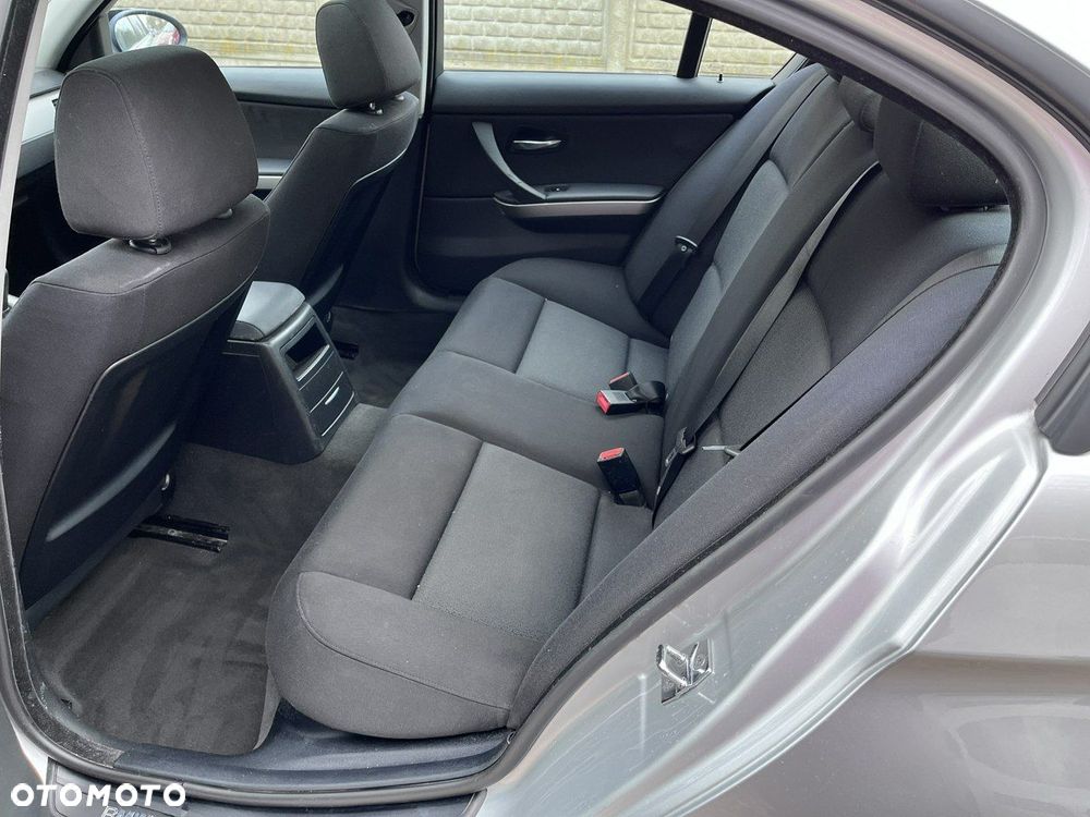 BMW Seria 3 318i - 25