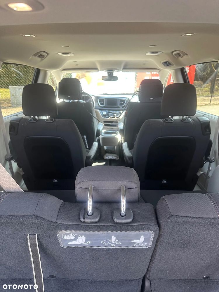 Chrysler Pacifica - 16