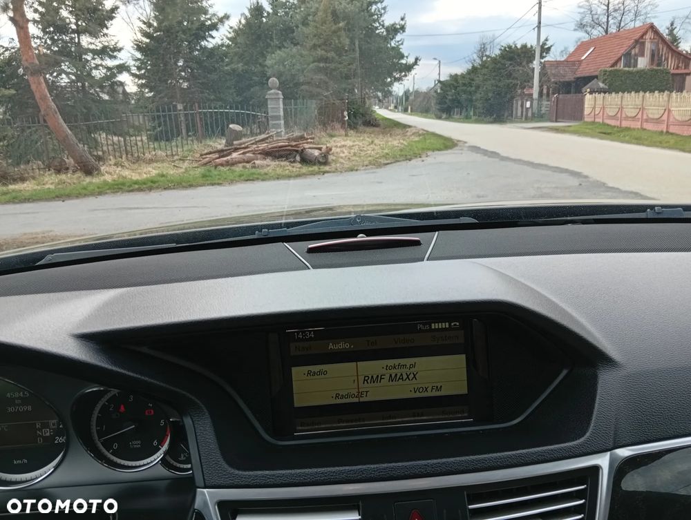 Mercedes-Benz Klasa E 300 CDI DPF BlueEFFICIENCY 7G-TRONIC Avantgarde - 20