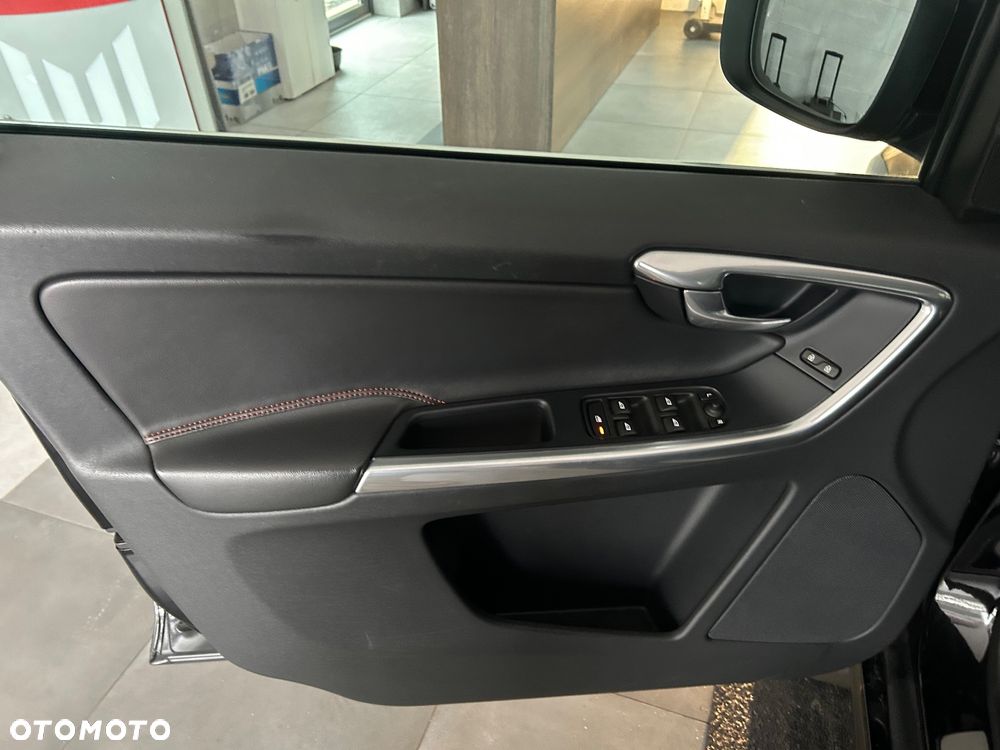 Volvo XC 60 D3 Drive-E R-Design Kinetic - 17