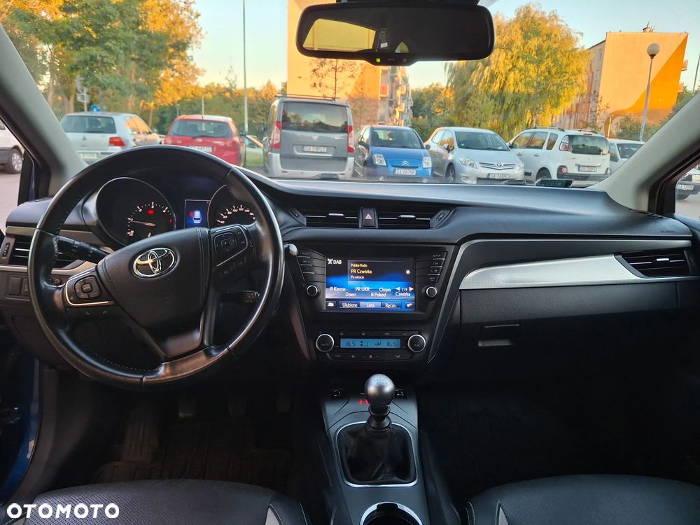 Toyota Avensis 2.0 D-4D Premium - 22