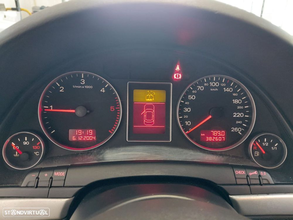 Audi A4 Avant 2.0 TDi - 22