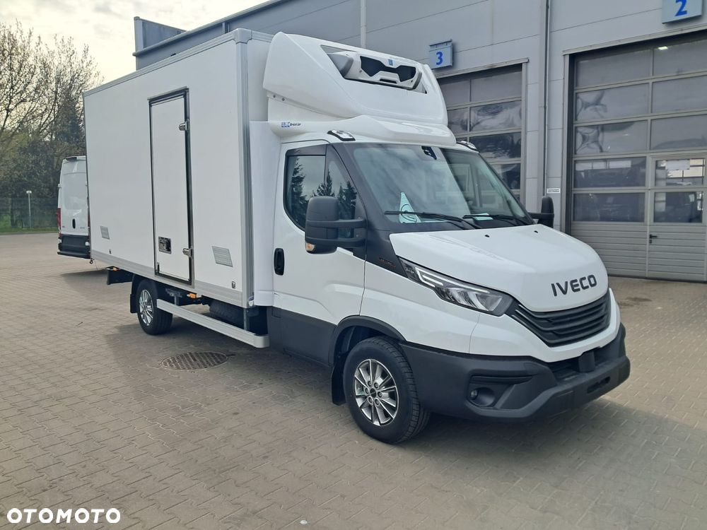 Iveco Daily 35S18 izoterma 8 EP z spojlerem i agregatem - 16