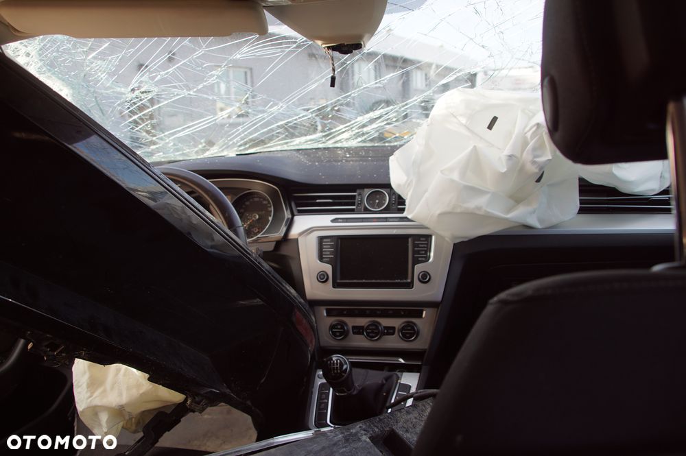 Auto na części - Volkswagen Passat B8 1.8 TSI 180 KM CJSC QTQ LC9X 2016R Silnik Skrzynia Drzwi Lusterko Szyba Lampa Deska Kokpit Sterownik Moduł Licznik Wyświetlacz Kierownica Panel - 17