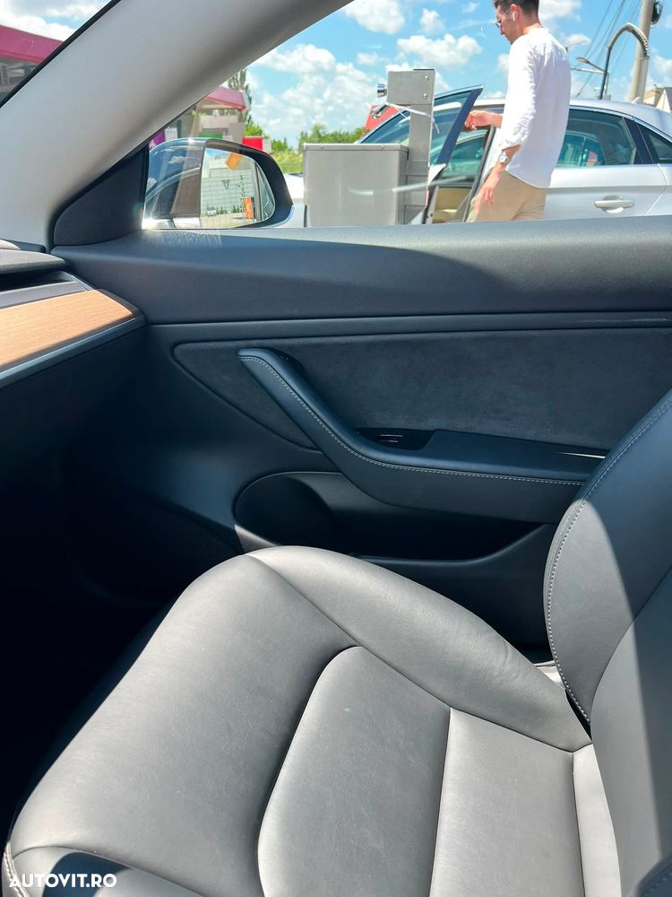 Tesla Model 3 - 12