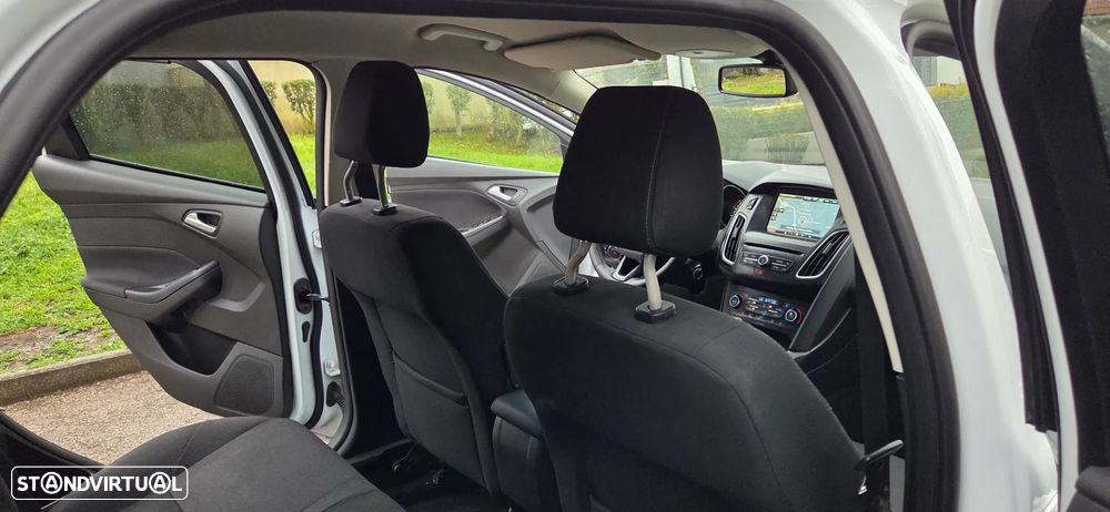 Ford Focus SW 1.5 TDCi Titanium ECOnetic - 26