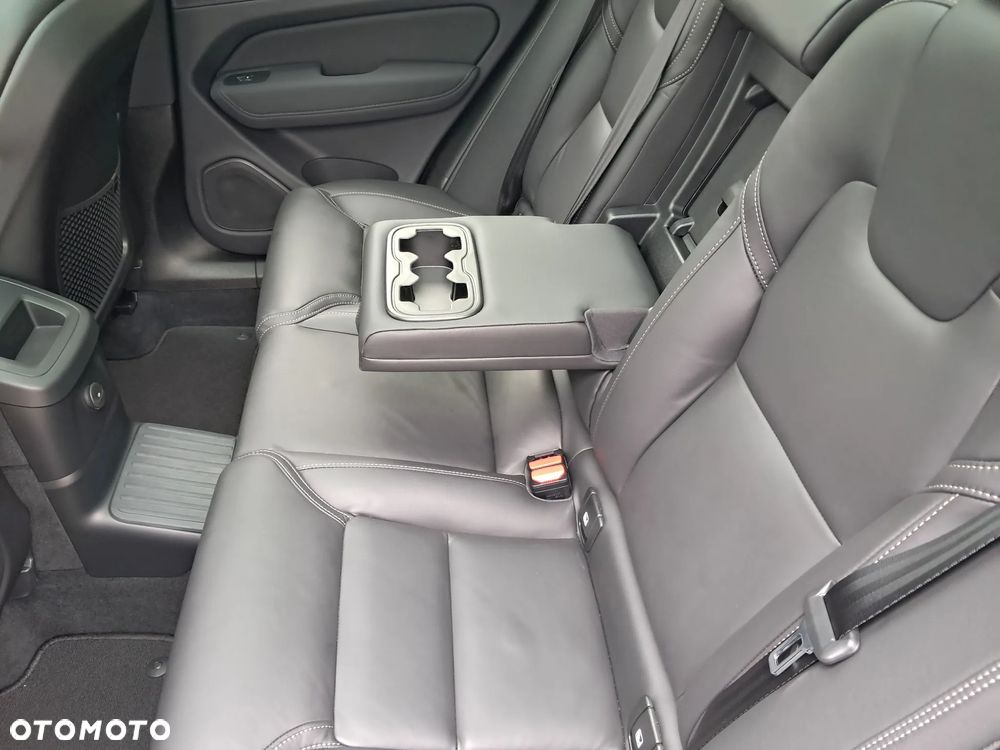 Volvo XC 60 T6 Plug-In Hybrid AWD Ultra Dark - 14