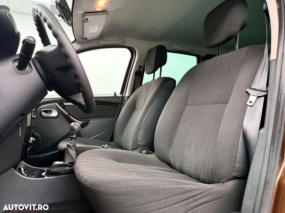 Dacia Duster 1.6 16V 4x4 Ambiance - 11