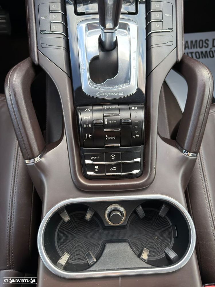 Porsche Cayenne - 30