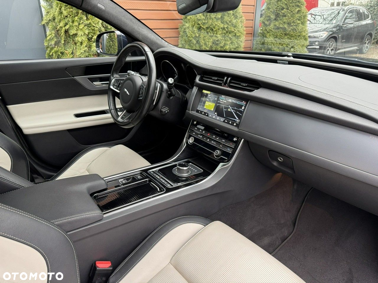 Jaguar XF 2.0 i4D AWD R-Sport - 26