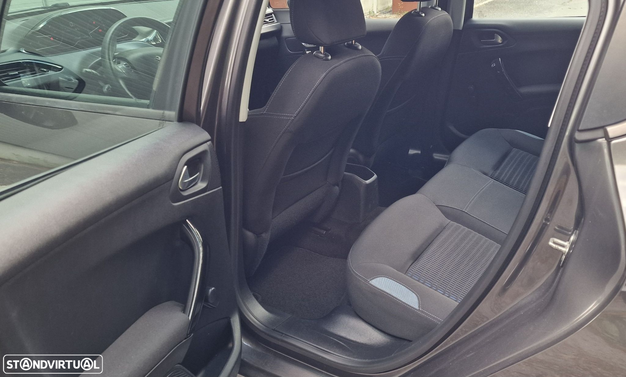 Peugeot 208 1.6 BlueHDi Style - 11
