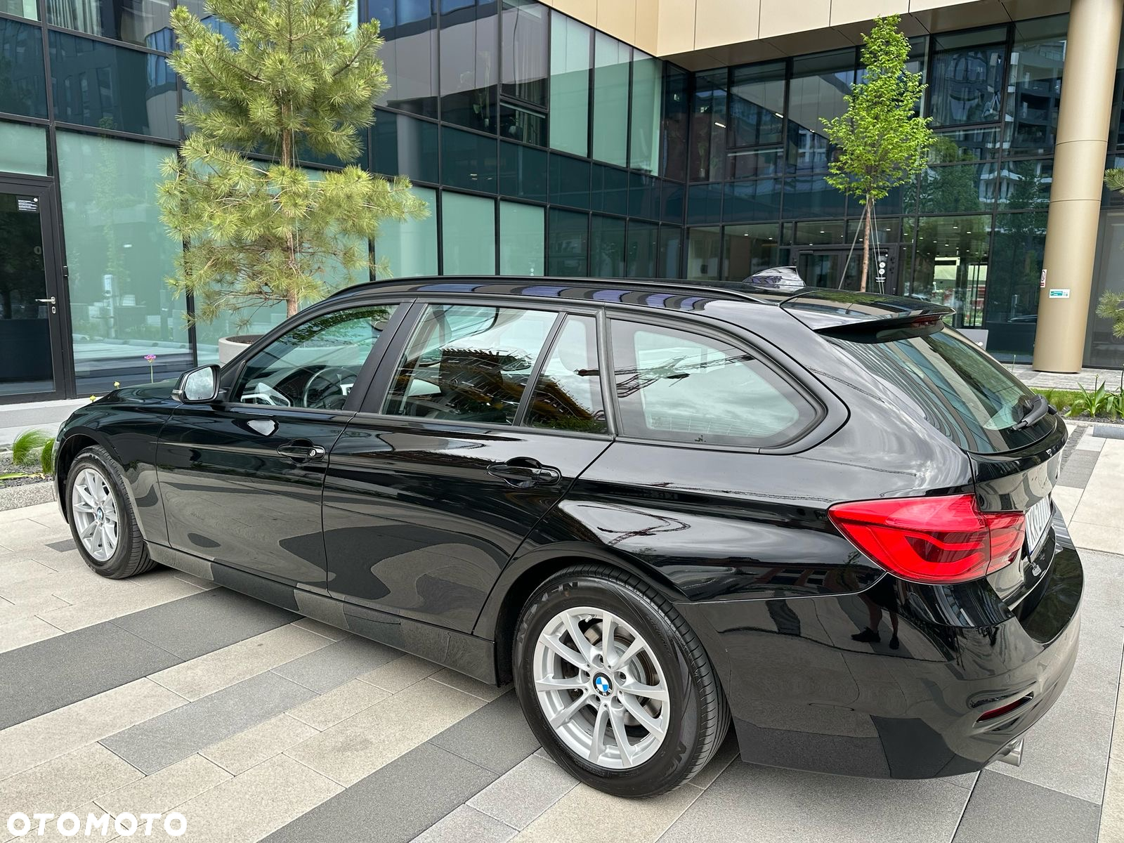 BMW Seria 3 318d Touring Advantage - 13