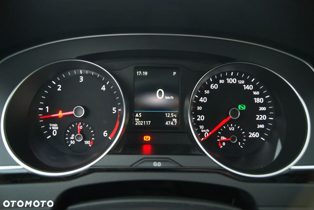 Volkswagen Passat 2.0 TDI SCR DSG Highline - 24