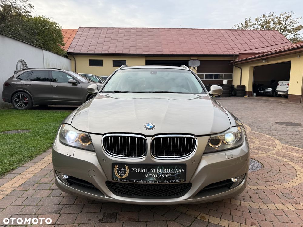 BMW Seria 3 320d Touring Sport-Aut Blue Performance Luxury Line - 7