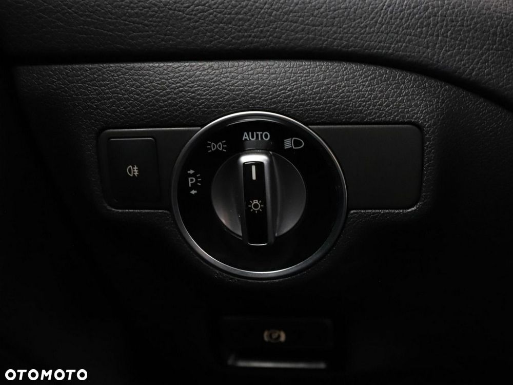 Mercedes-Benz GLA 180 d Urban - 32