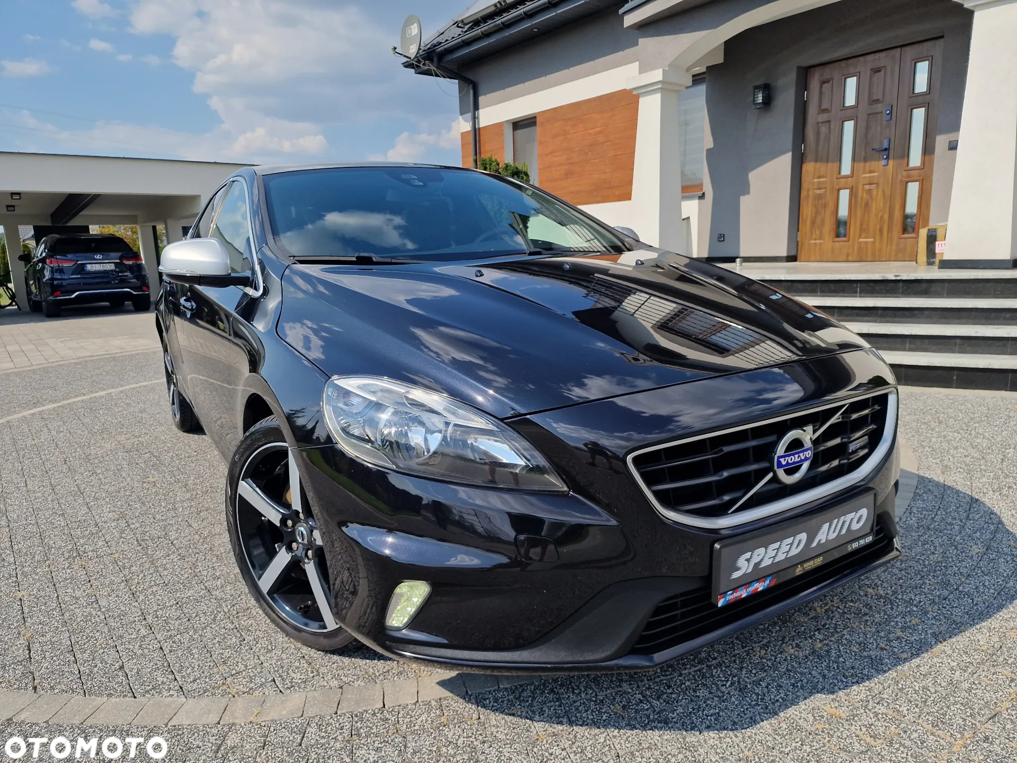 Volvo V40 D4 Drive-E R-Design Summum - 4