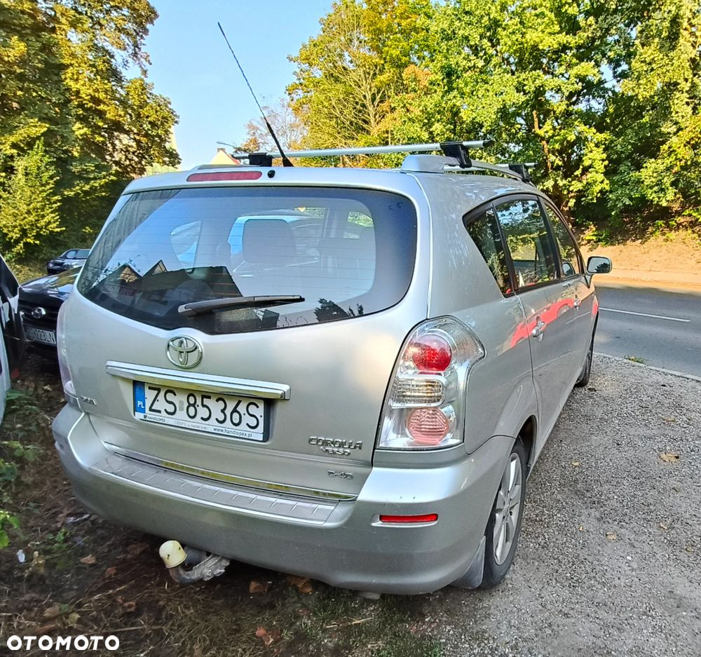 Toyota Corolla Verso 2.2 D-4D Gold - 2