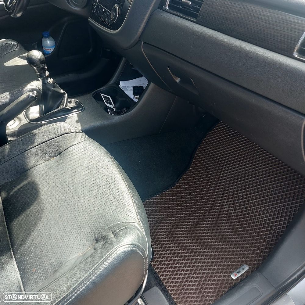 Mitsubishi Outlander 2.2 DI-D Instyle Navi - 3