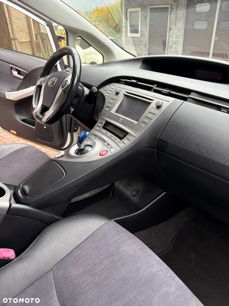 Toyota Prius 1.8 HSD Premium - 8