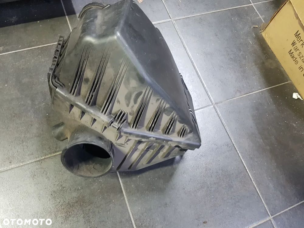 Obudowa filtra powietrza n52b30 bmw e60 e61 e63 e64 3.0i - 2