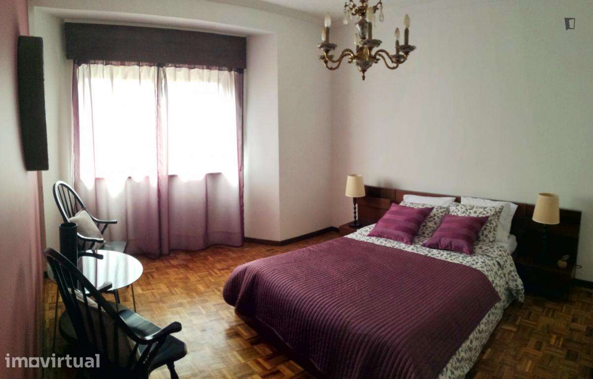 Quarto - localizado em Lordelo do Ouro Porto - Grande imagem: 5/27