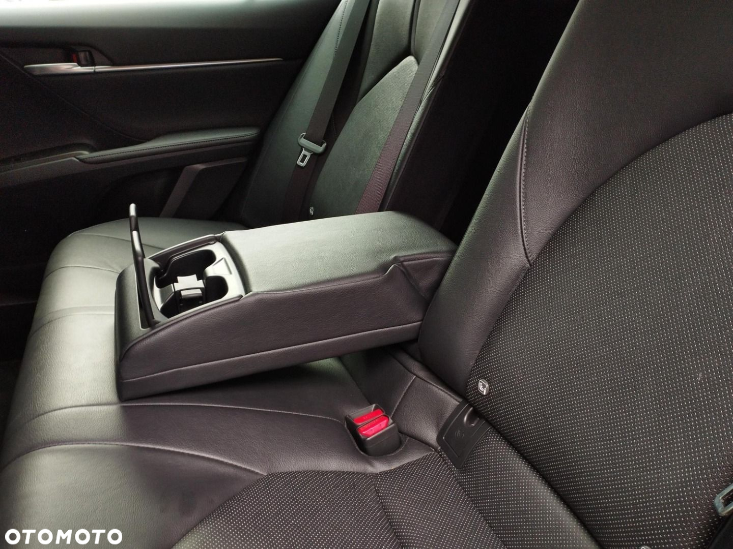 Toyota Camry - 13
