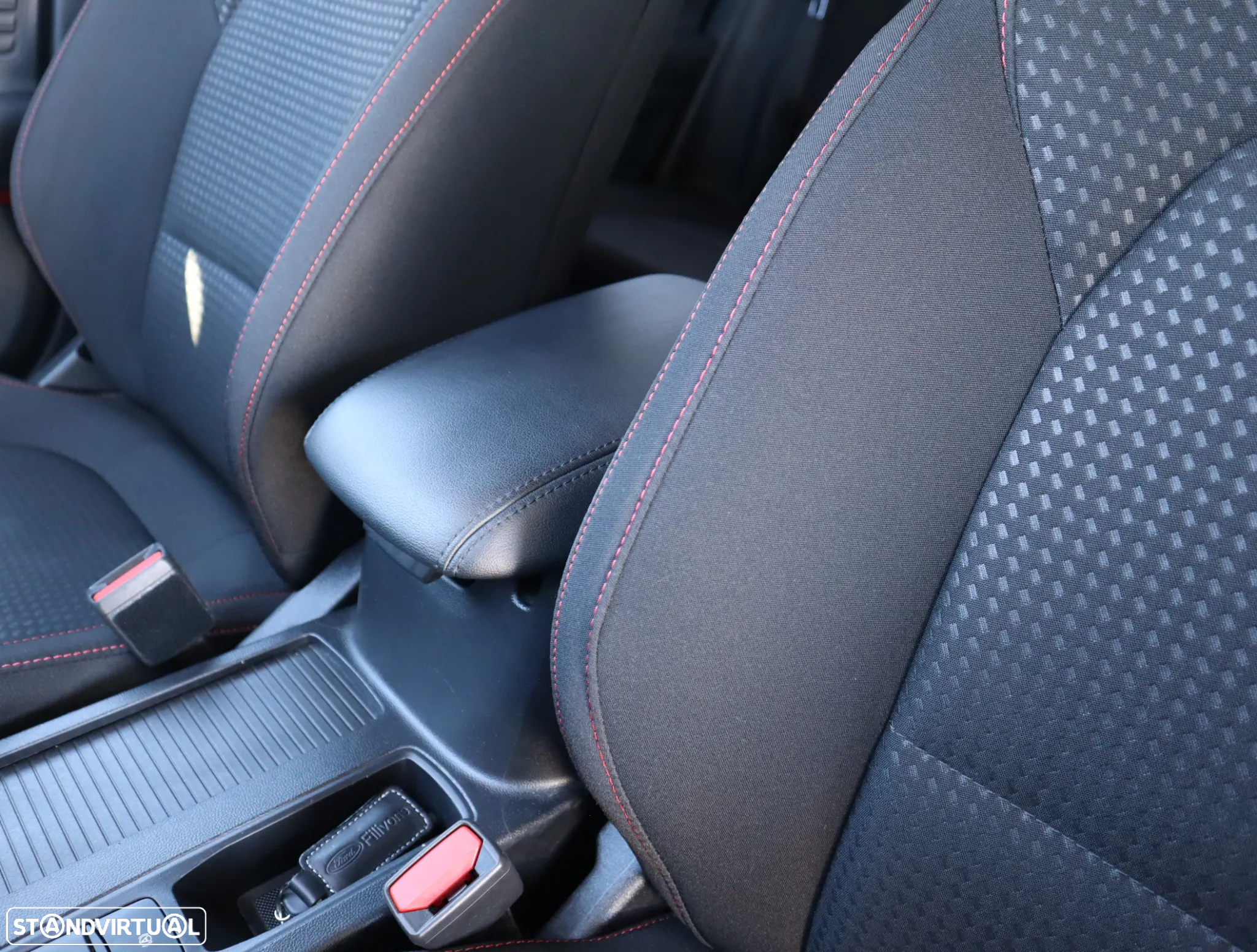 Ford Focus 1.0 EcoBoost MHEV ST-Line - 37