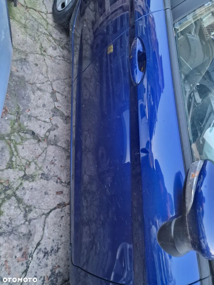 Drzwi  prawy przód  ford  Fiesta  mk7  lift  w  kolorze  2D - 2