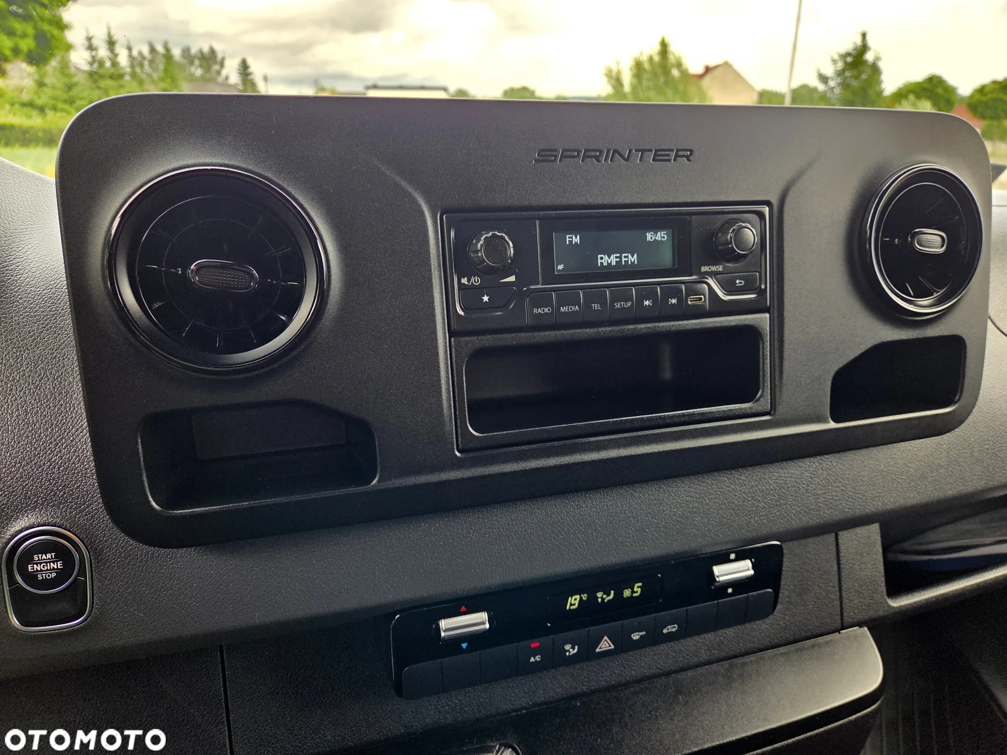 Mercedes-Benz Sprinter - 29