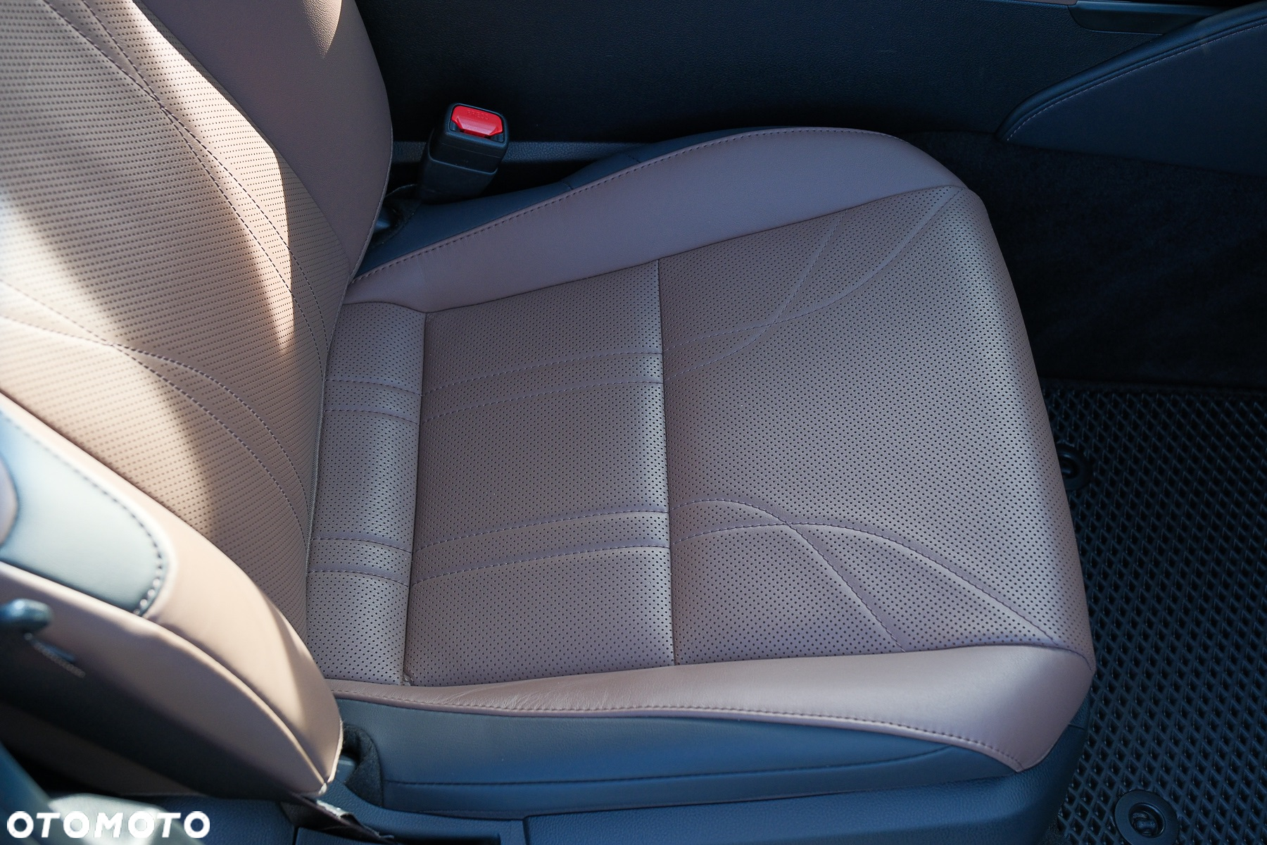 Lexus ES 300h Prestige - 32