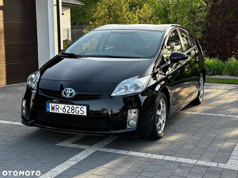 Toyota Prius (Hybrid) - 1