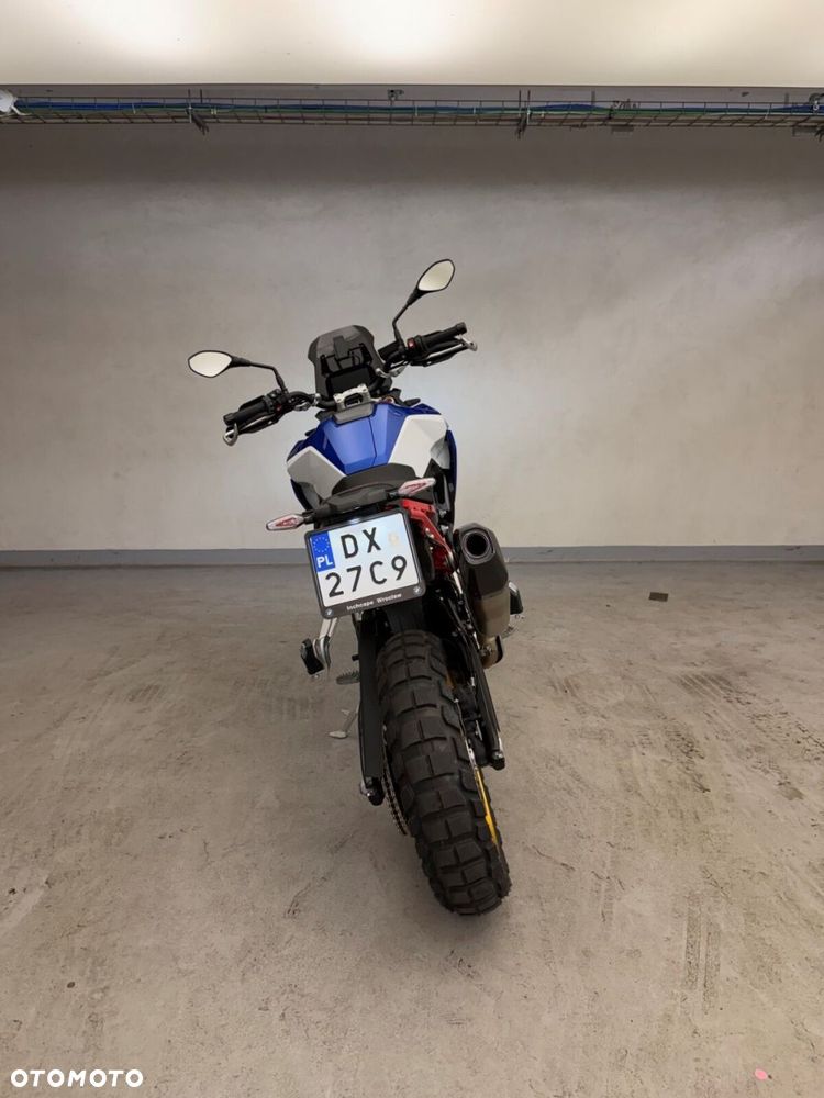 BMW F - 5