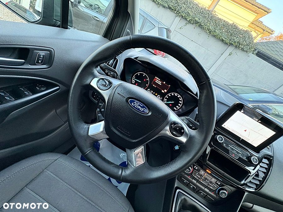 Ford Tourneo Connect Grand - 29