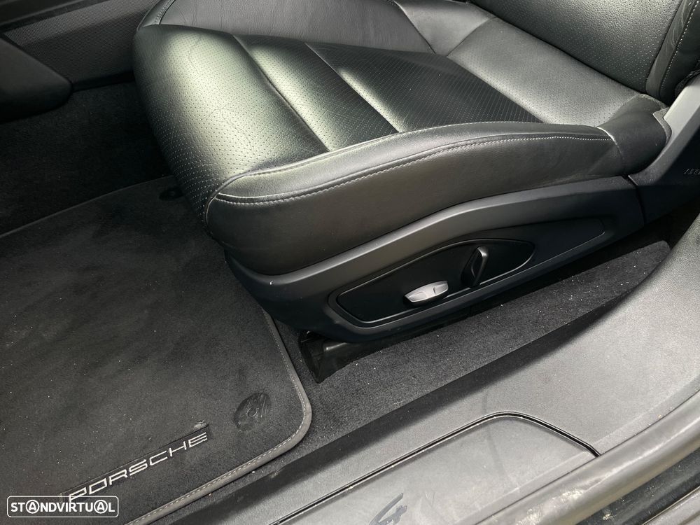 Porsche Taycan Cross Turismo 4 - 25