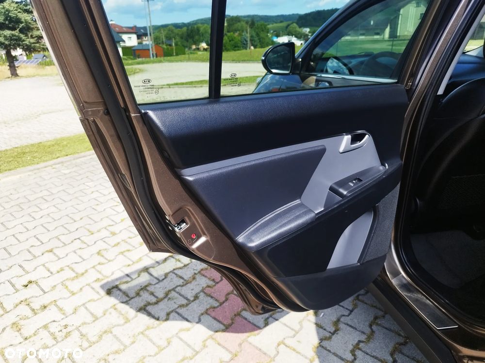 Kia Sportage 2.0 CVVT 2WD Attract - 24